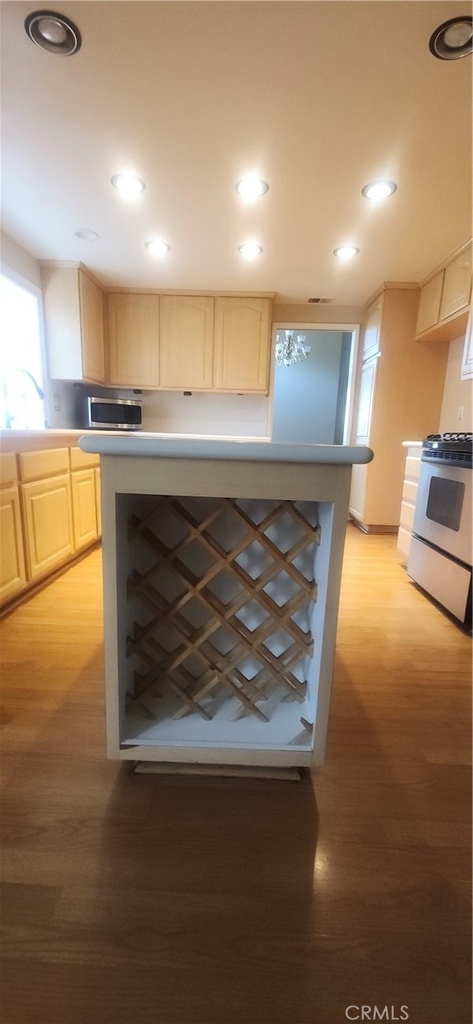 1267 Regent - Photo 3