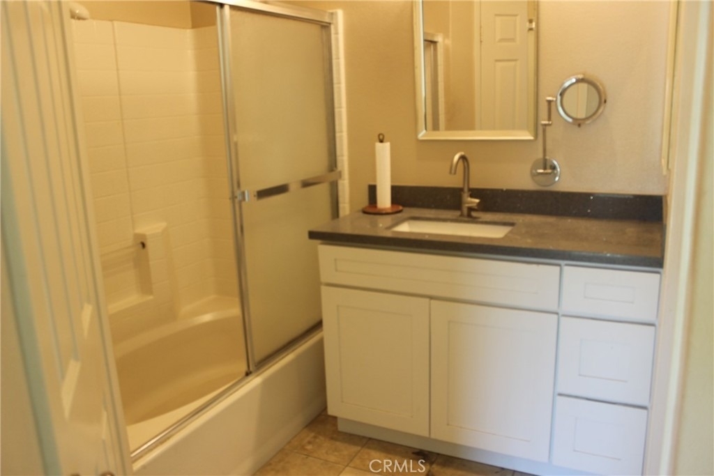 221 California Court - Photo 10