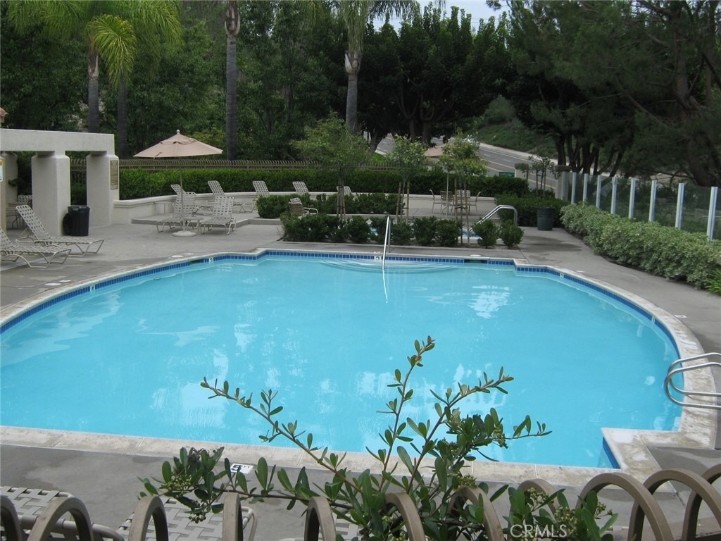 221 California Court - Photo 4