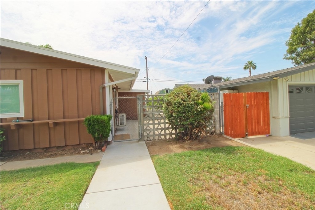 26973 Stratford Street - Photo 2