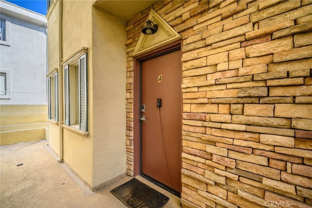 1224 Stanley Avenue - Photo 2