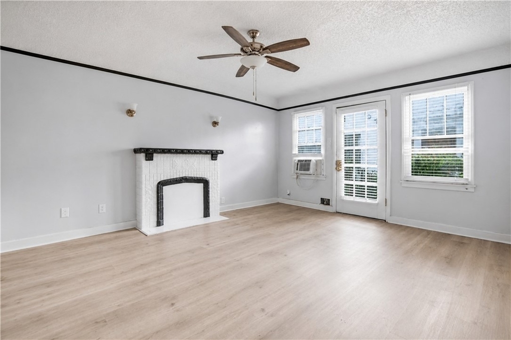 1042 W 57th Street - Photo 3