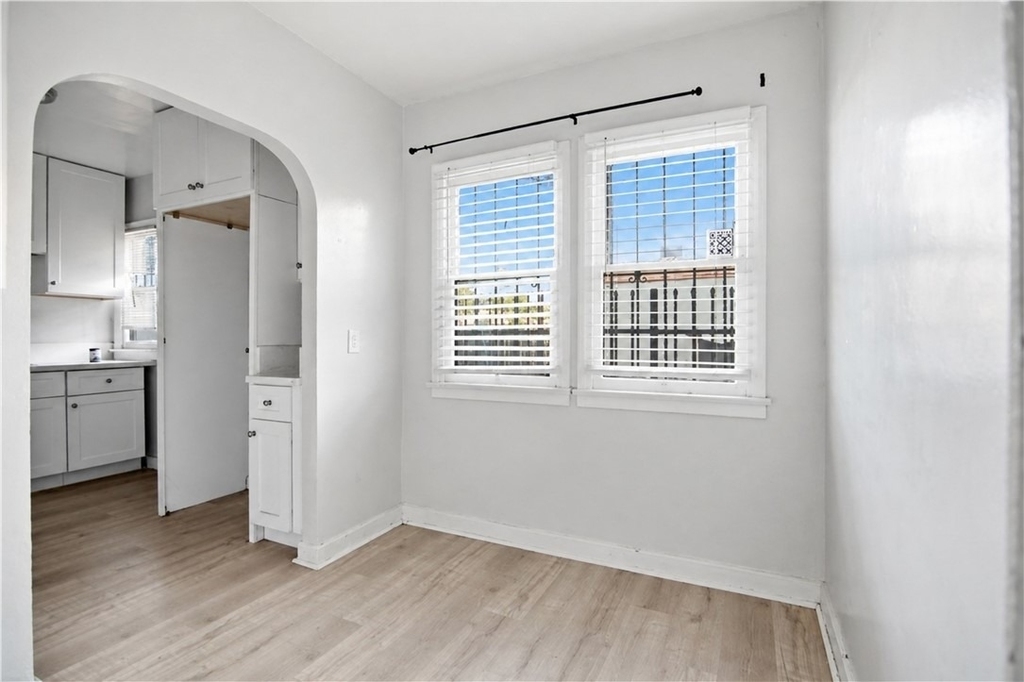 1042 W 57th Street - Photo 5