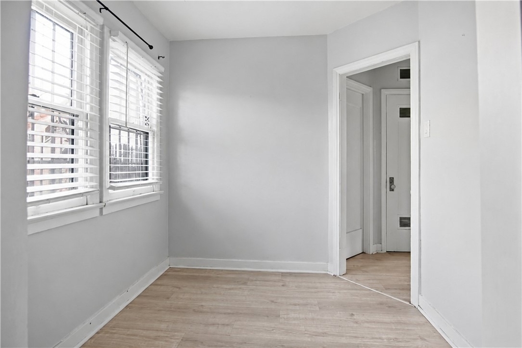 1042 W 57th Street - Photo 9