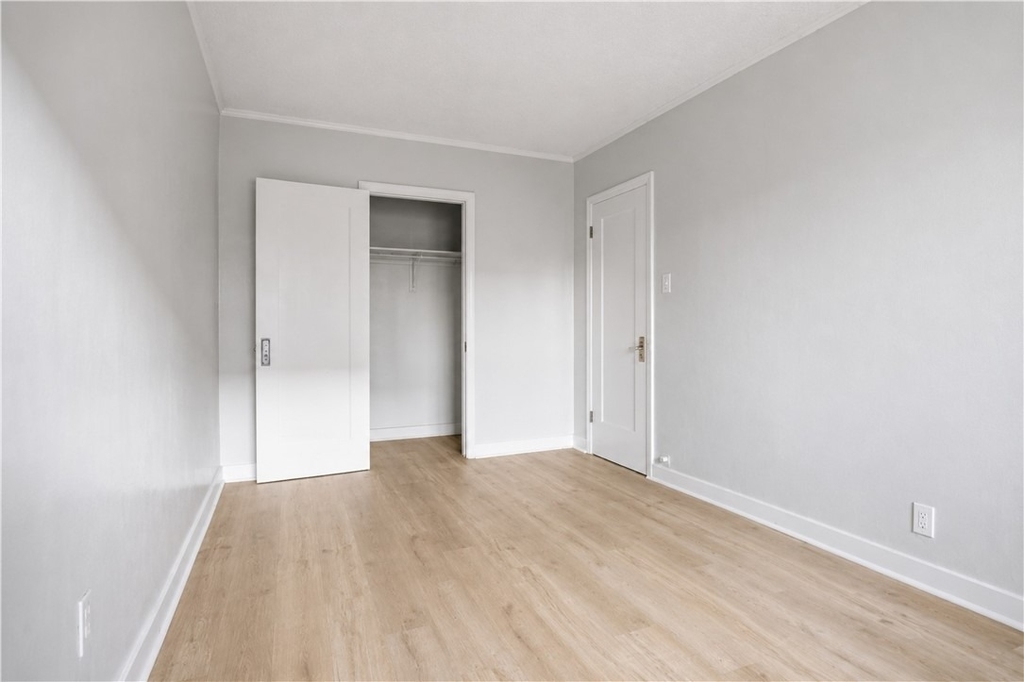 1042 W 57th Street - Photo 11