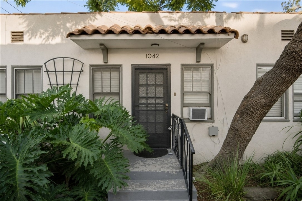 1042 W 57th Street - Photo 0