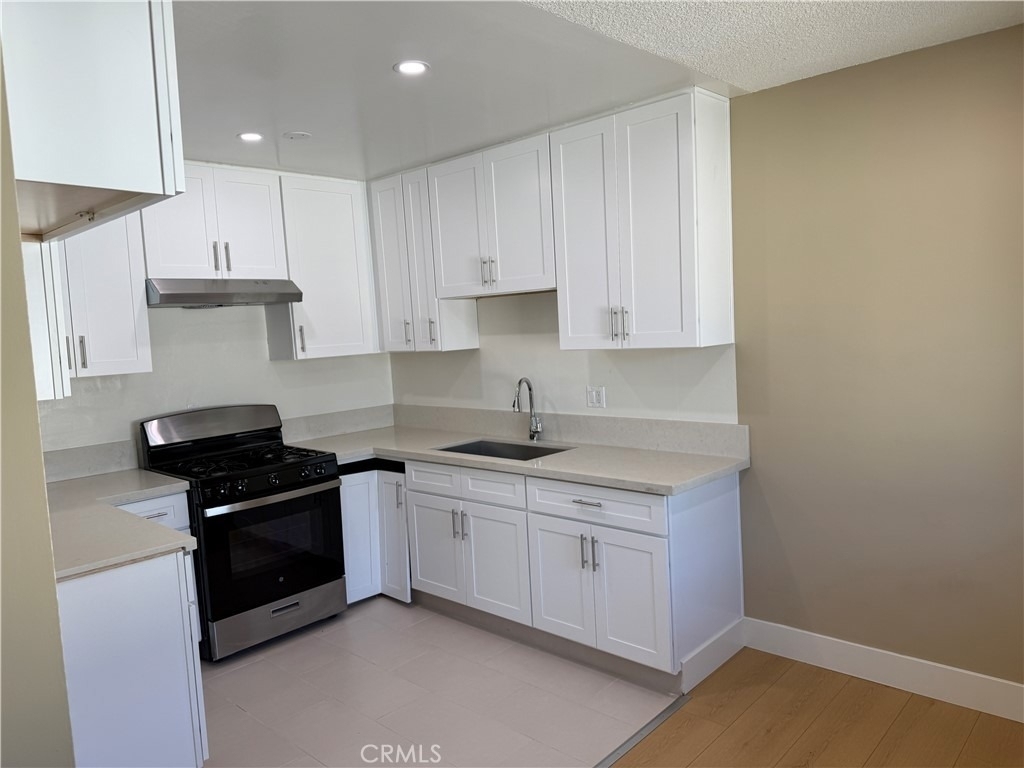 600 E Acacia Avenue - Photo 1