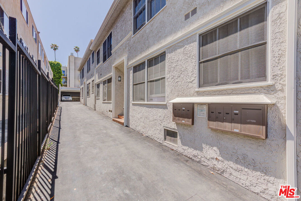 1643 N Formosa Avenue - Photo 17