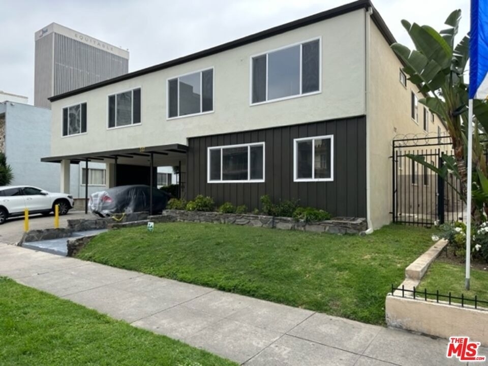 517 S Kenmore Avenue - Photo 1