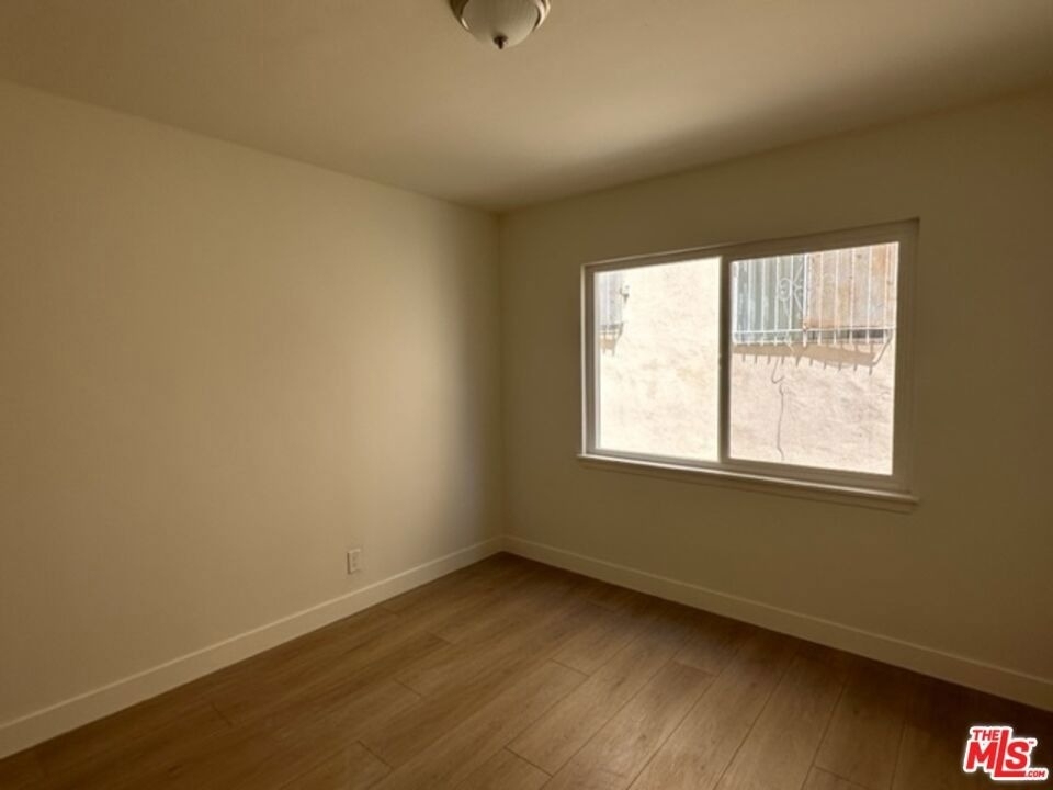 517 S Kenmore Avenue - Photo 10