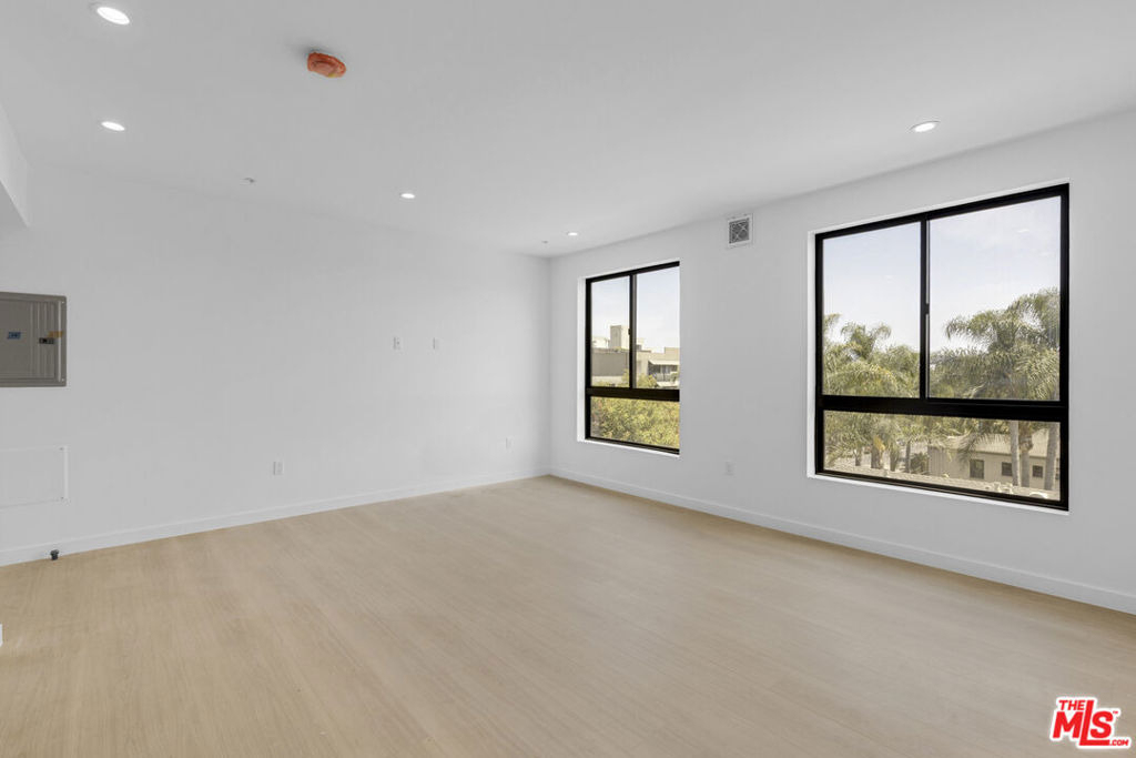 1825 N New Hampshire Avenue - Photo 5