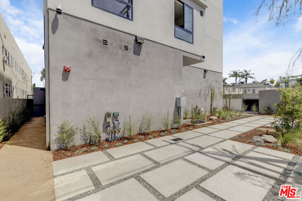 1825 N New Hampshire Avenue - Photo 8