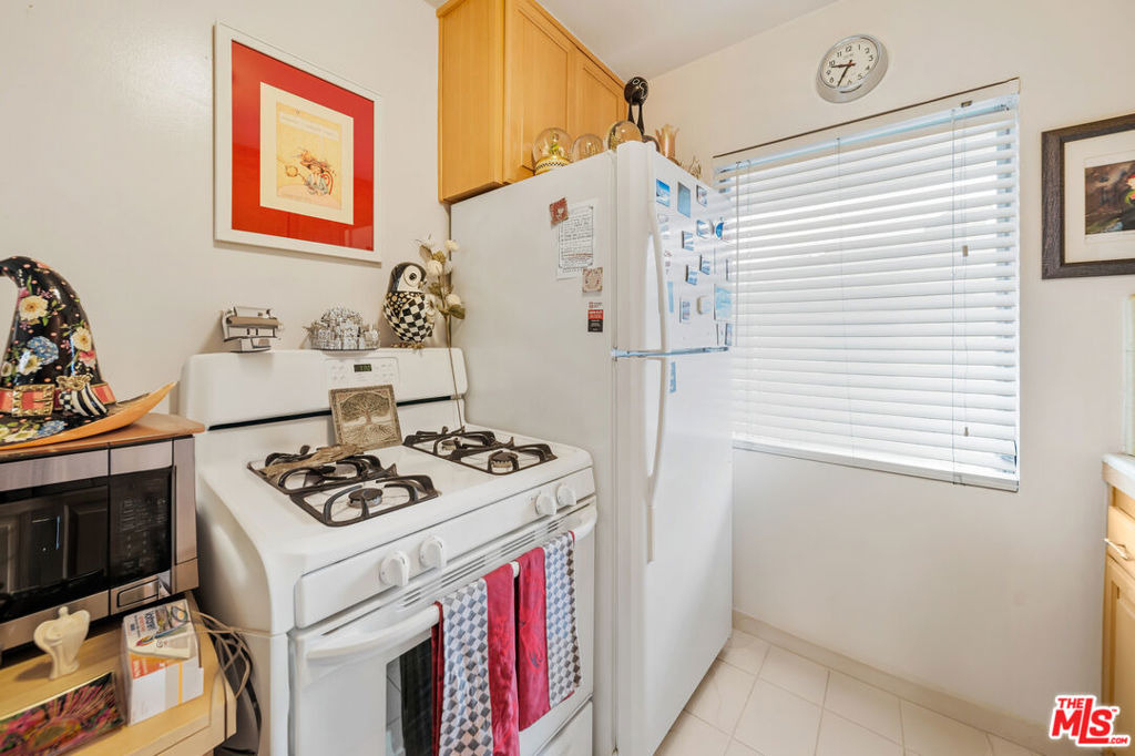 936 N Curson Avenue - Photo 8