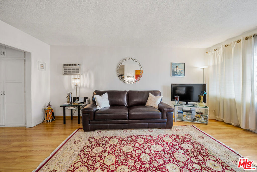 936 N Curson Avenue - Photo 4
