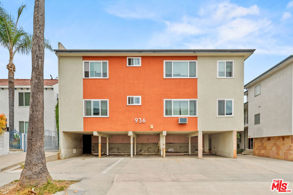 936 N Curson Avenue - Photo 0