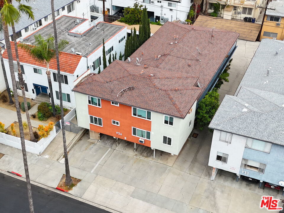 936 N Curson Avenue - Photo 16