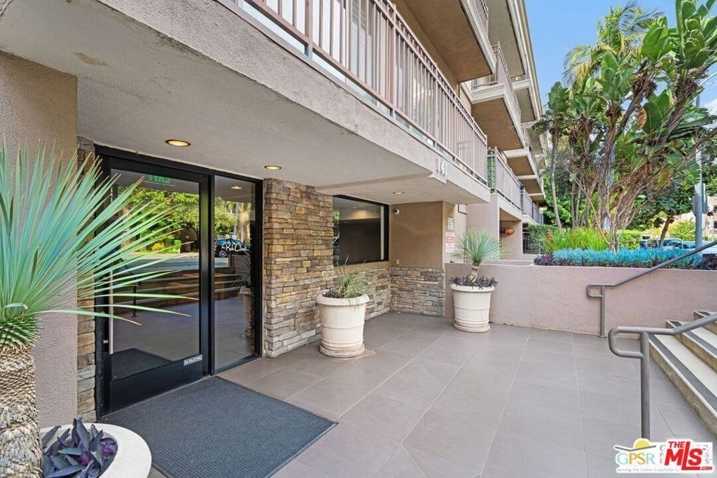 141 S Clark Drive - Photo 2