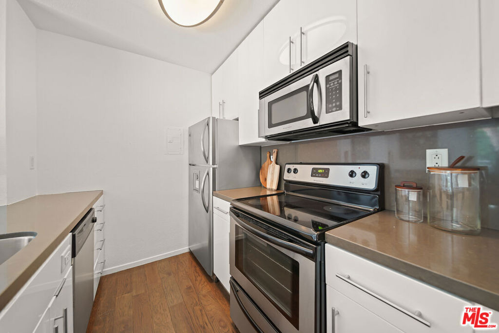 141 S Clark Drive - Photo 8