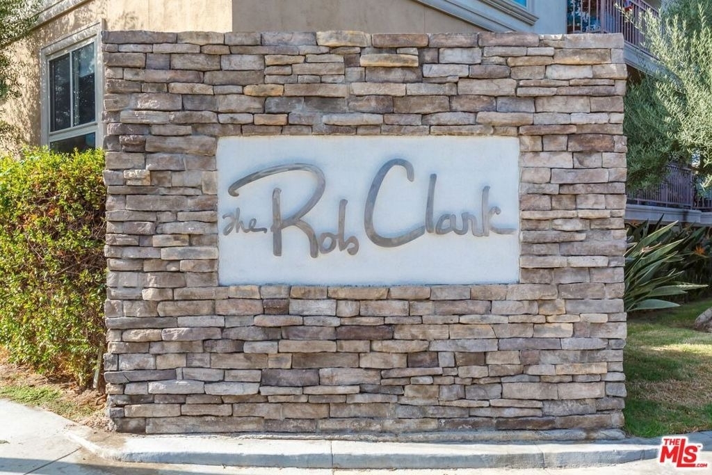 141 S Clark Drive - Photo 19
