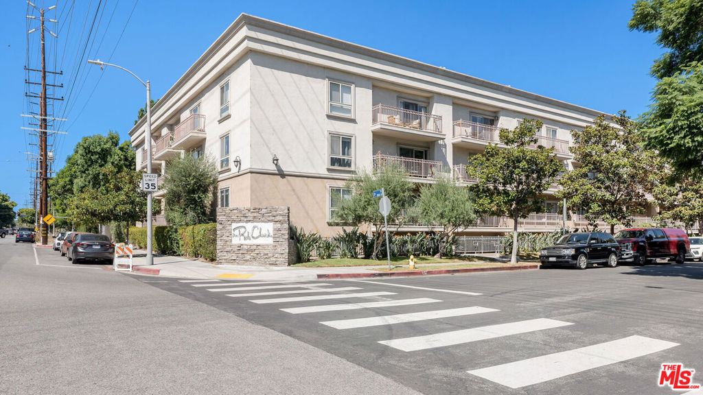 141 S Clark Drive - Photo 18