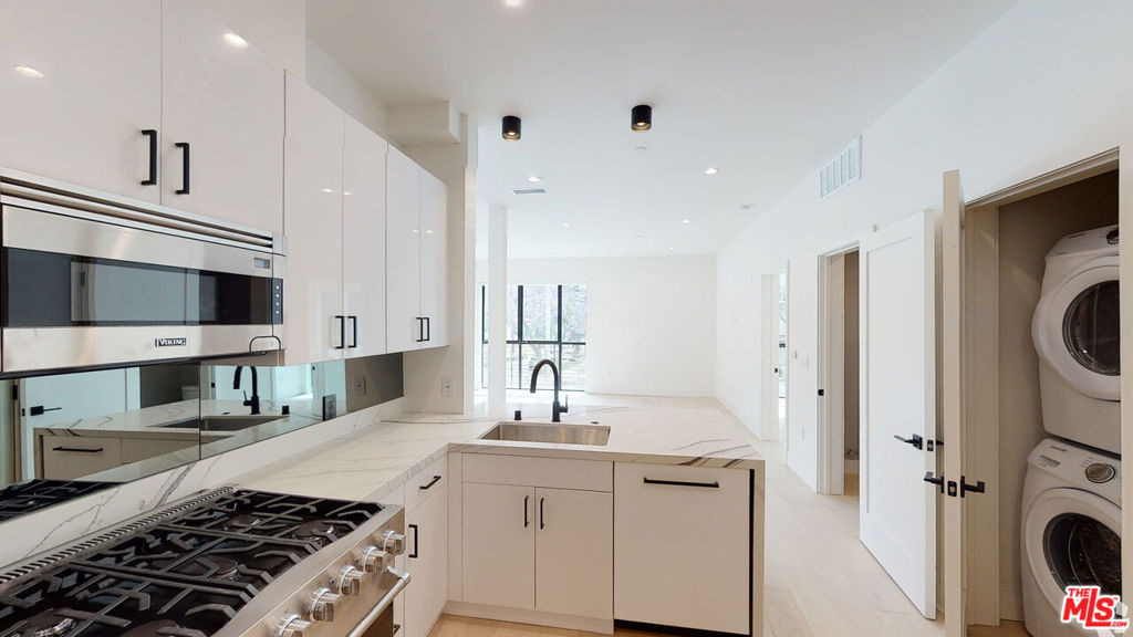105 S Doheny Drive - Photo 3