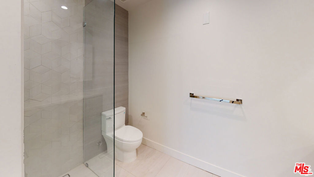 105 S Doheny Drive - Photo 8