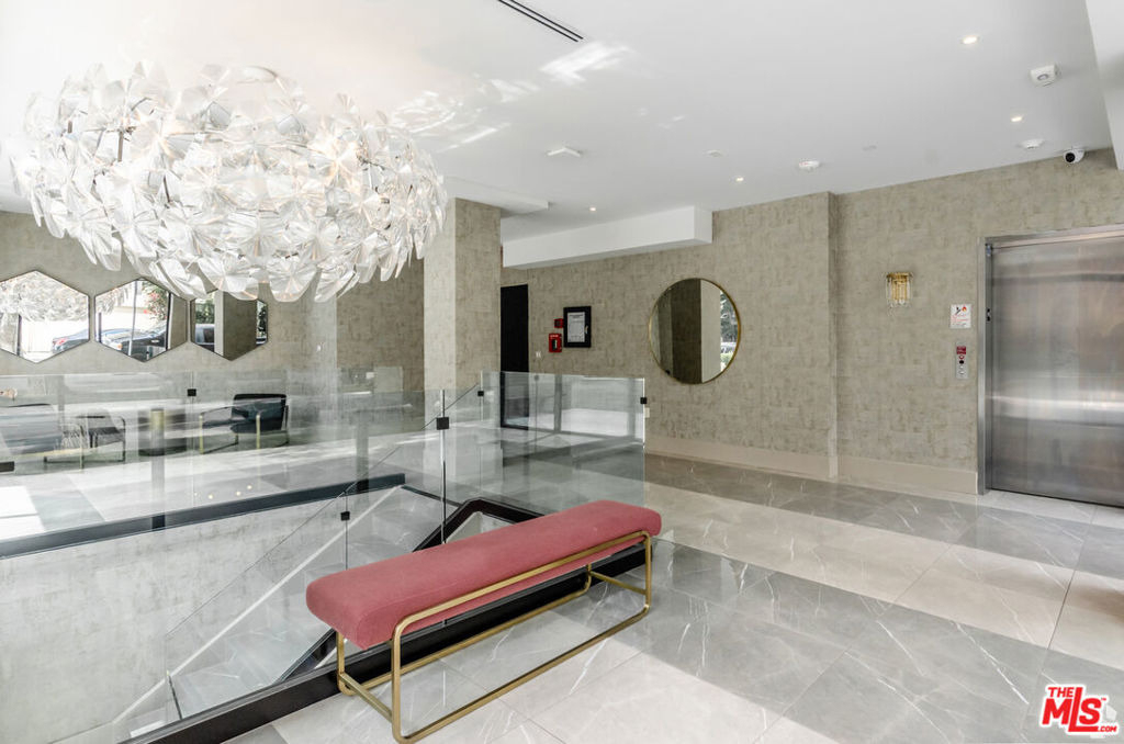 105 S Doheny Drive - Photo 10