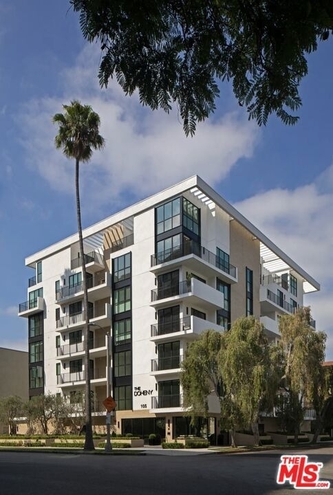 105 S Doheny Drive - Photo 0
