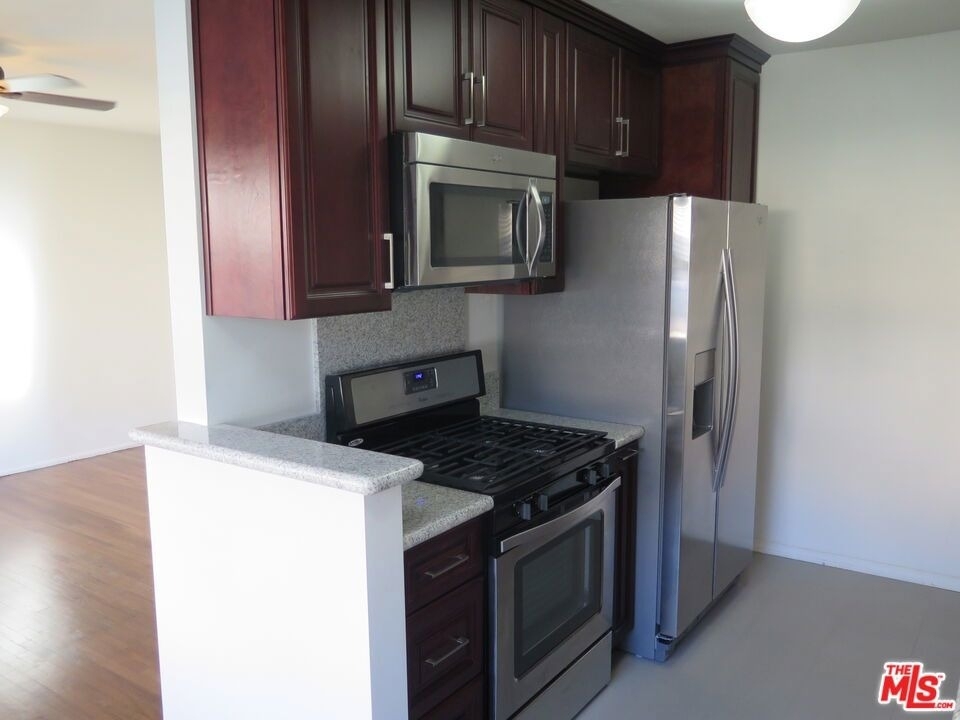 833 N Kingsley Drive - Photo 9