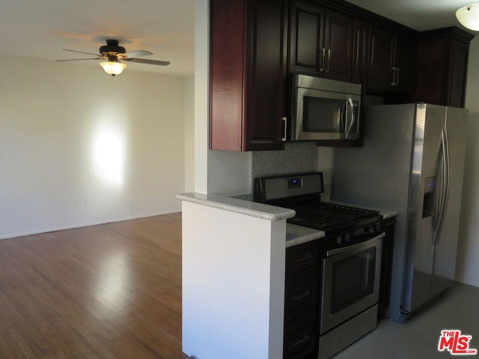 833 N Kingsley Drive - Photo 12