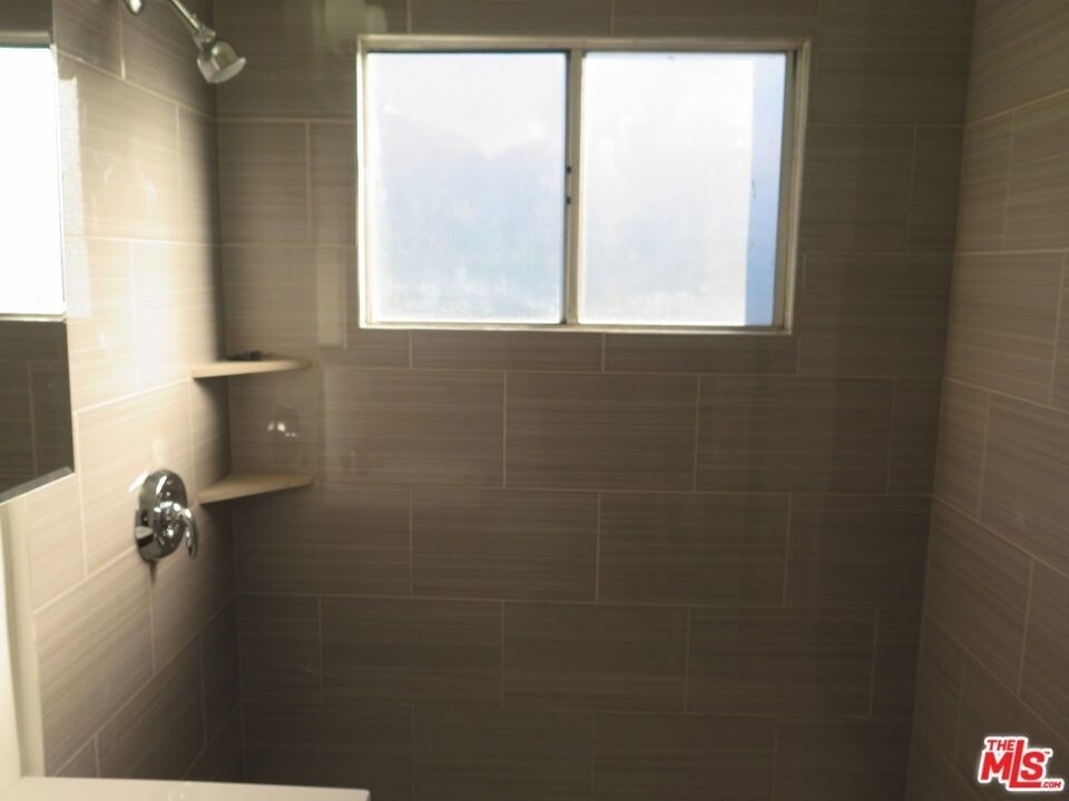 833 N Kingsley Drive - Photo 17