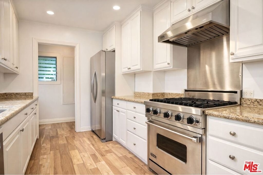 214 S Spalding Drive - Photo 9