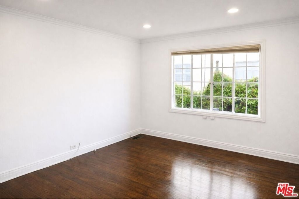 214 S Spalding Drive - Photo 8