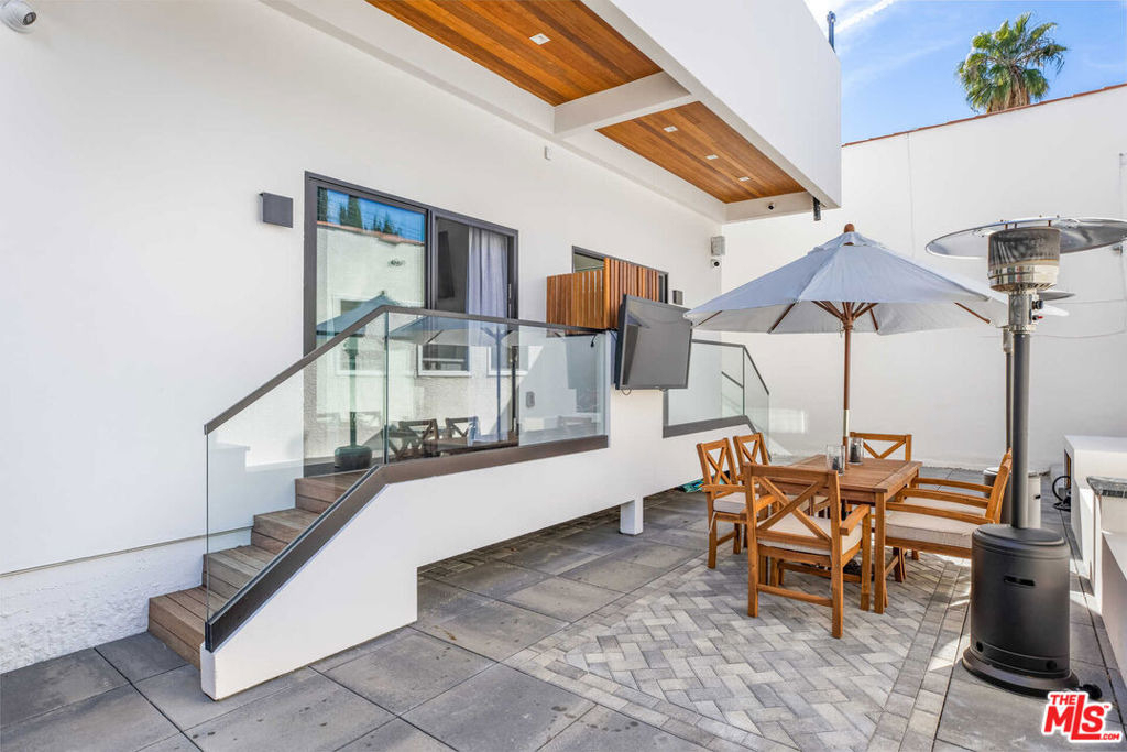 1205 N Genesee Avenue - Photo 15