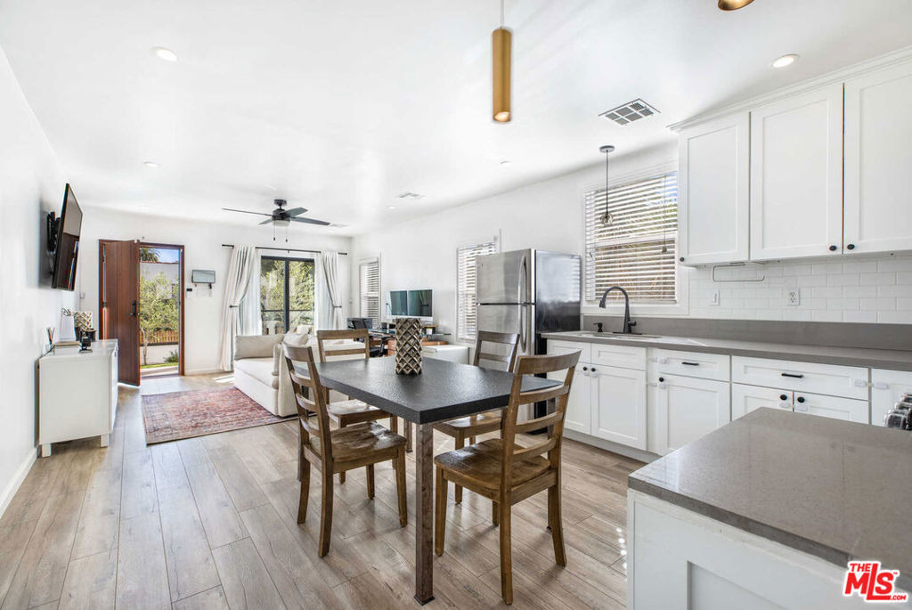 1205 N Genesee Avenue - Photo 9