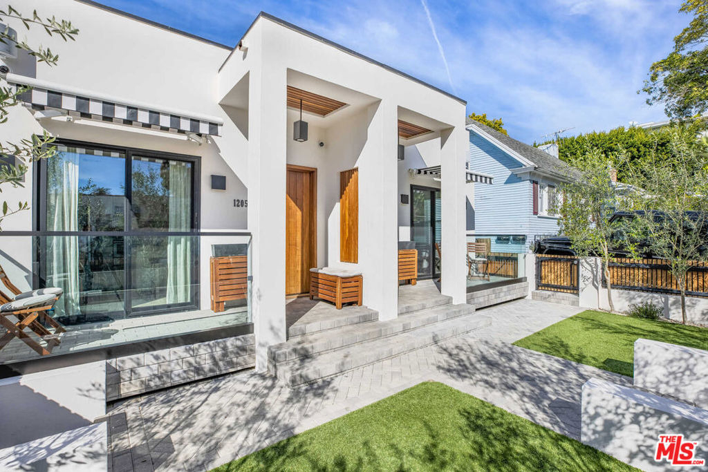 1205 N Genesee Avenue - Photo 7