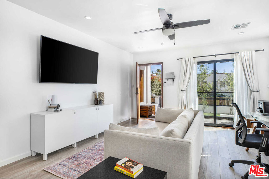 1205 N Genesee Avenue - Photo 8