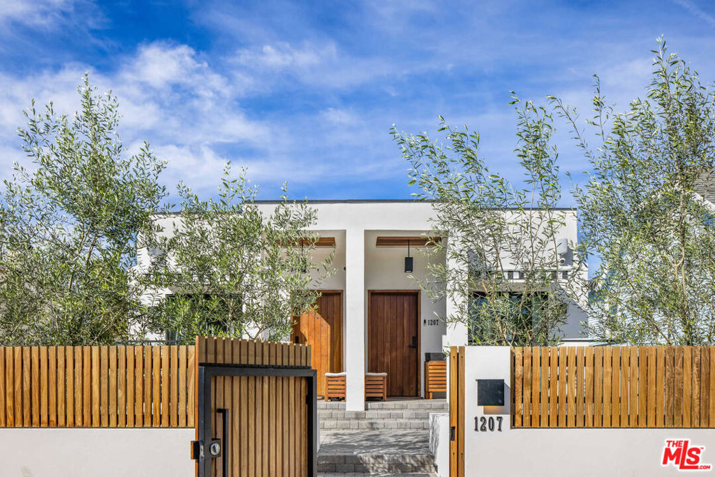 1205 N Genesee Avenue - Photo 4
