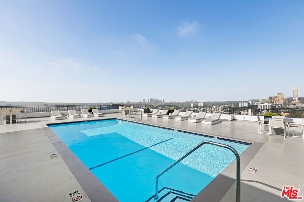 1100 Alta Loma Road - Photo 18