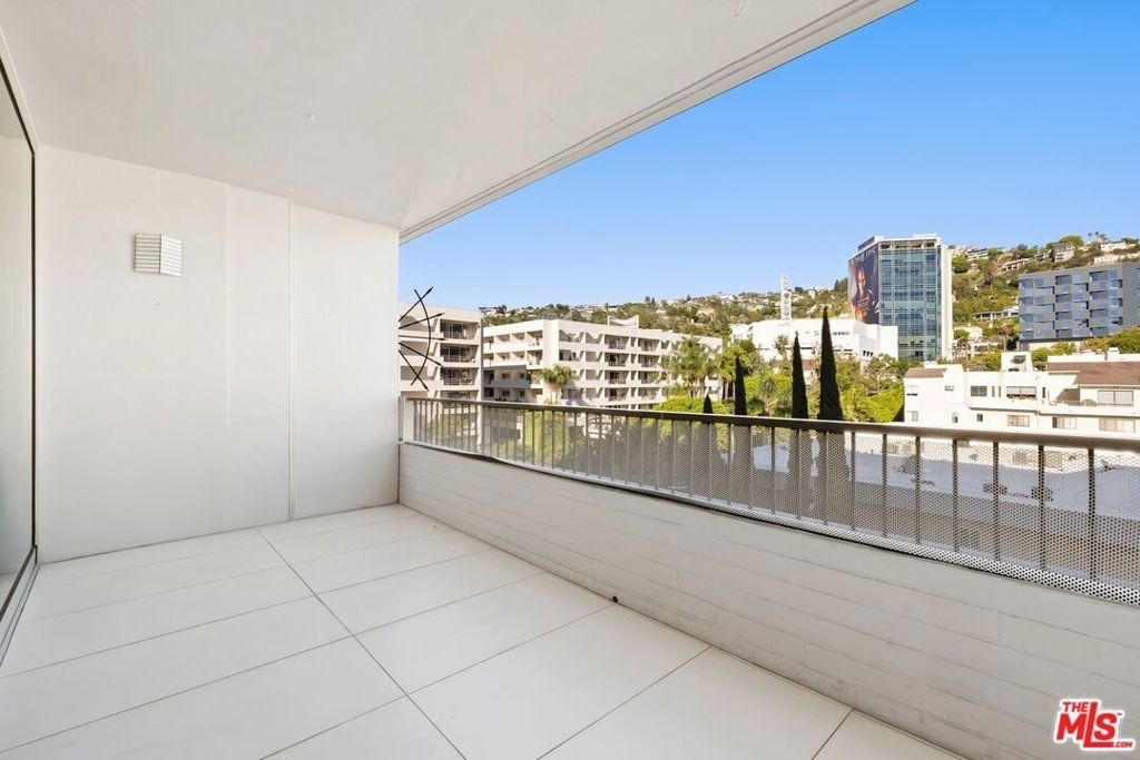 1100 Alta Loma Road - Photo 15