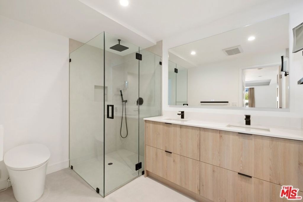 1100 Alta Loma Road - Photo 8
