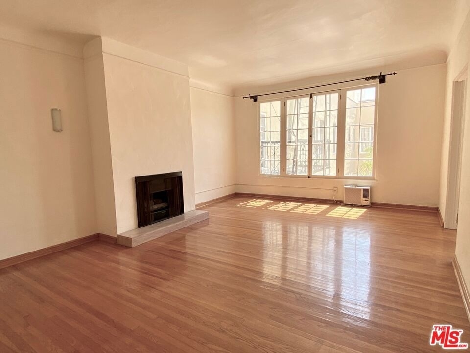 1345 N Hayworth Avenue - Photo 7