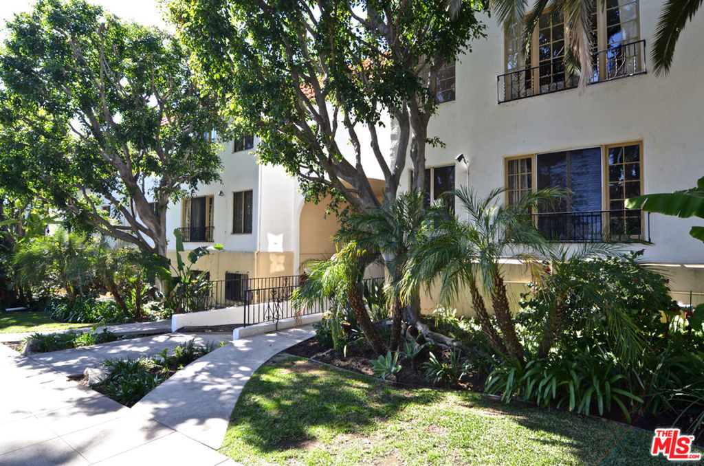 1345 N Hayworth Avenue - Photo 1