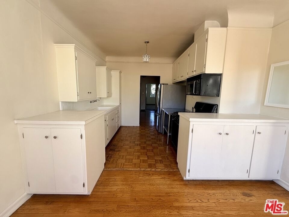 1345 N Hayworth Avenue - Photo 8