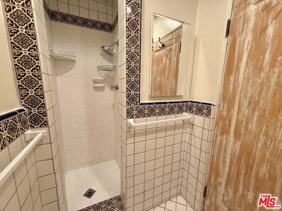 1345 N Hayworth Avenue - Photo 13