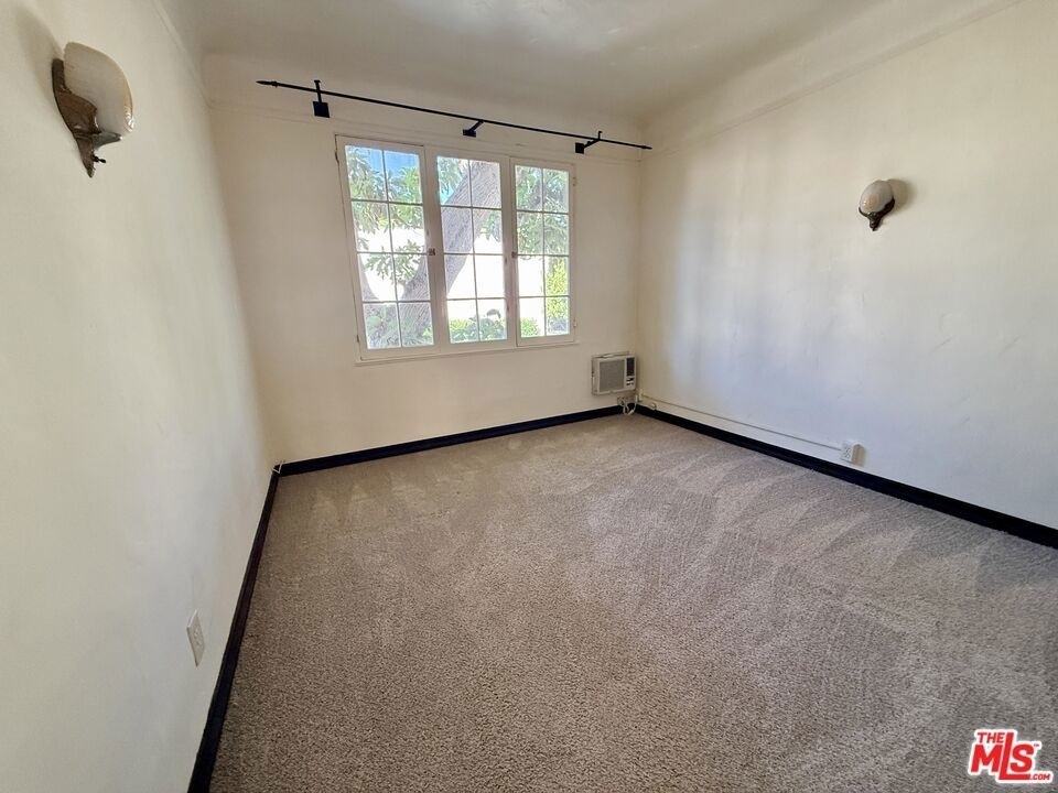 1345 N Hayworth Avenue - Photo 10