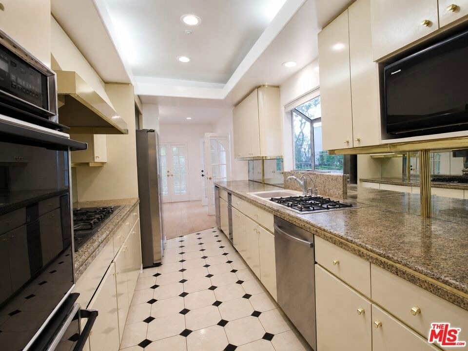 342 Palm Drive - Photo 10