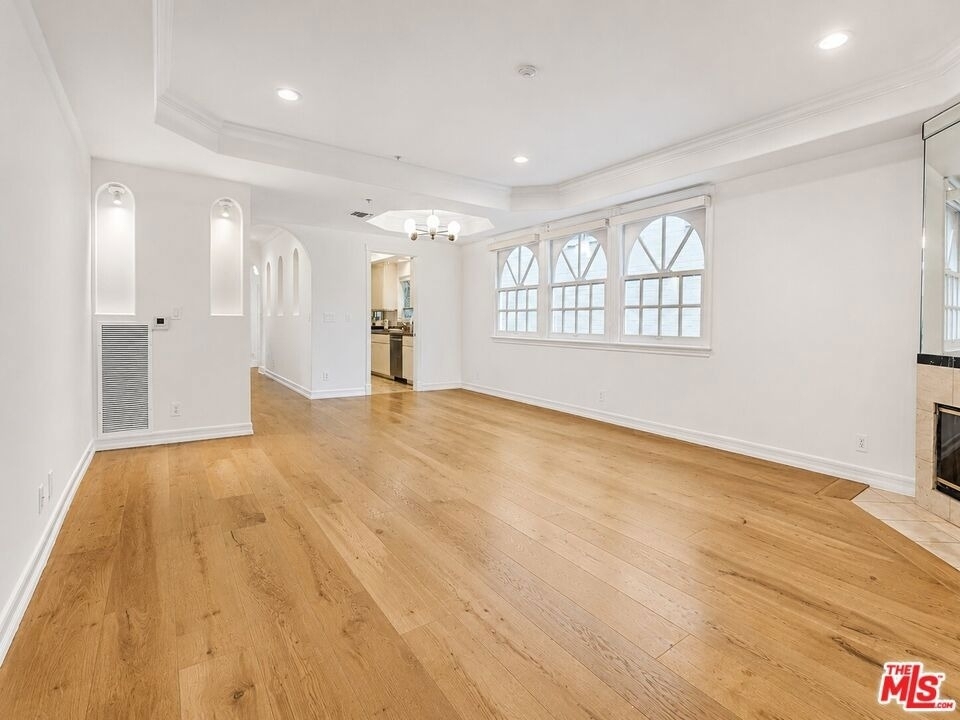 342 Palm Drive - Photo 1