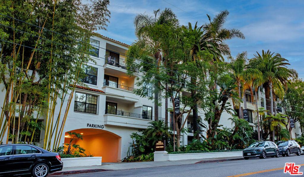 555 S Barrington Avenue - Photo 21