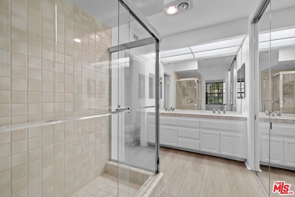 555 S Barrington Avenue - Photo 10